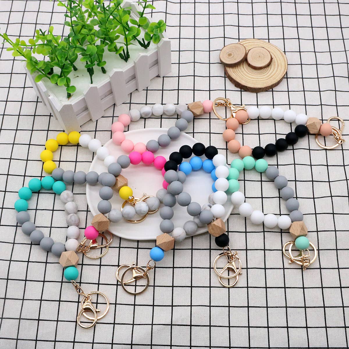 COLORFUL SILICONE BEAD BRACELET KEYCHAIN