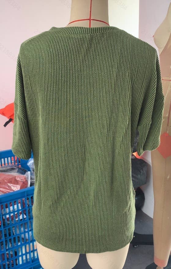 Stylish two-tone twist bullet pocket V-neck top