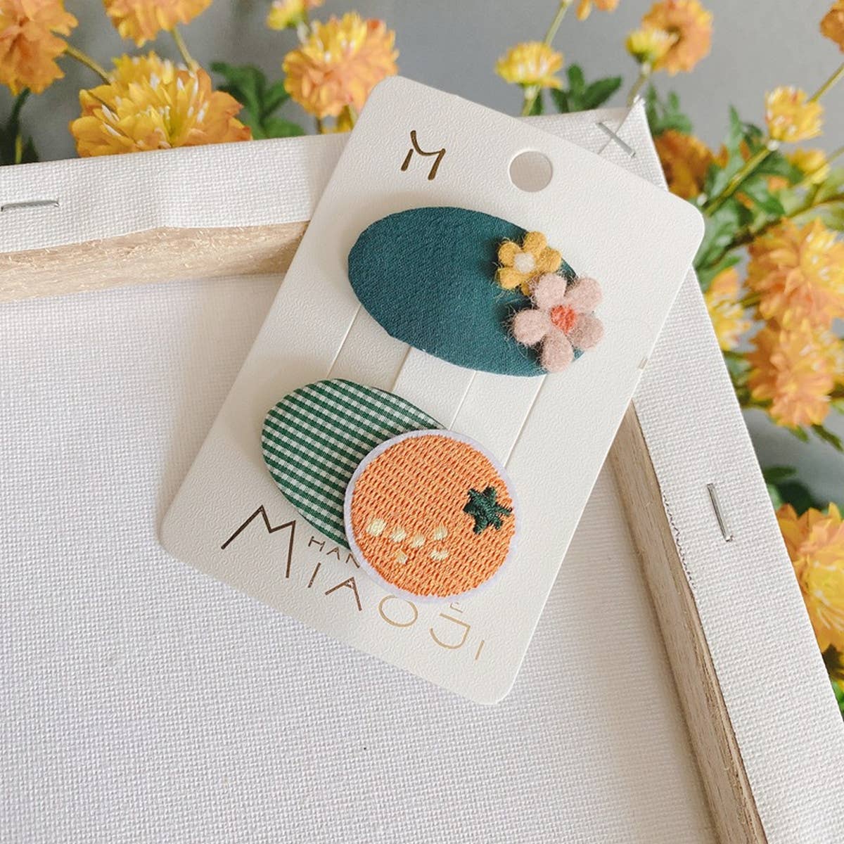 CHILDREN'S OVAL EMBROIDERED PATCH HAIRPIN