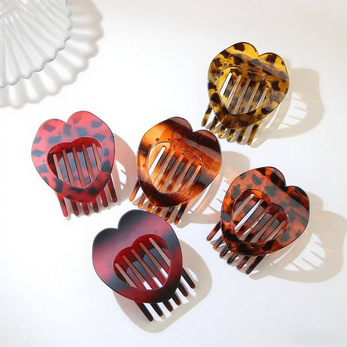 CWAHA07407_HOLLOW HEART NO-CREASE DUCKBILL HAIR CLIP