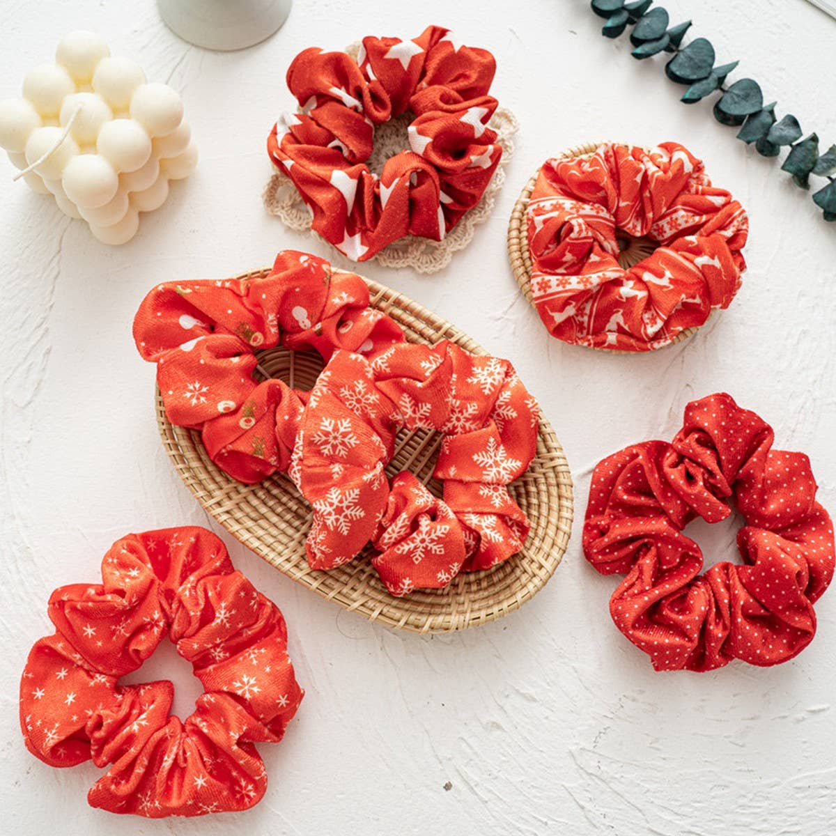 RED CHRISTMAS SERIES HAIR SCRUNCHIES_CWAHA1958