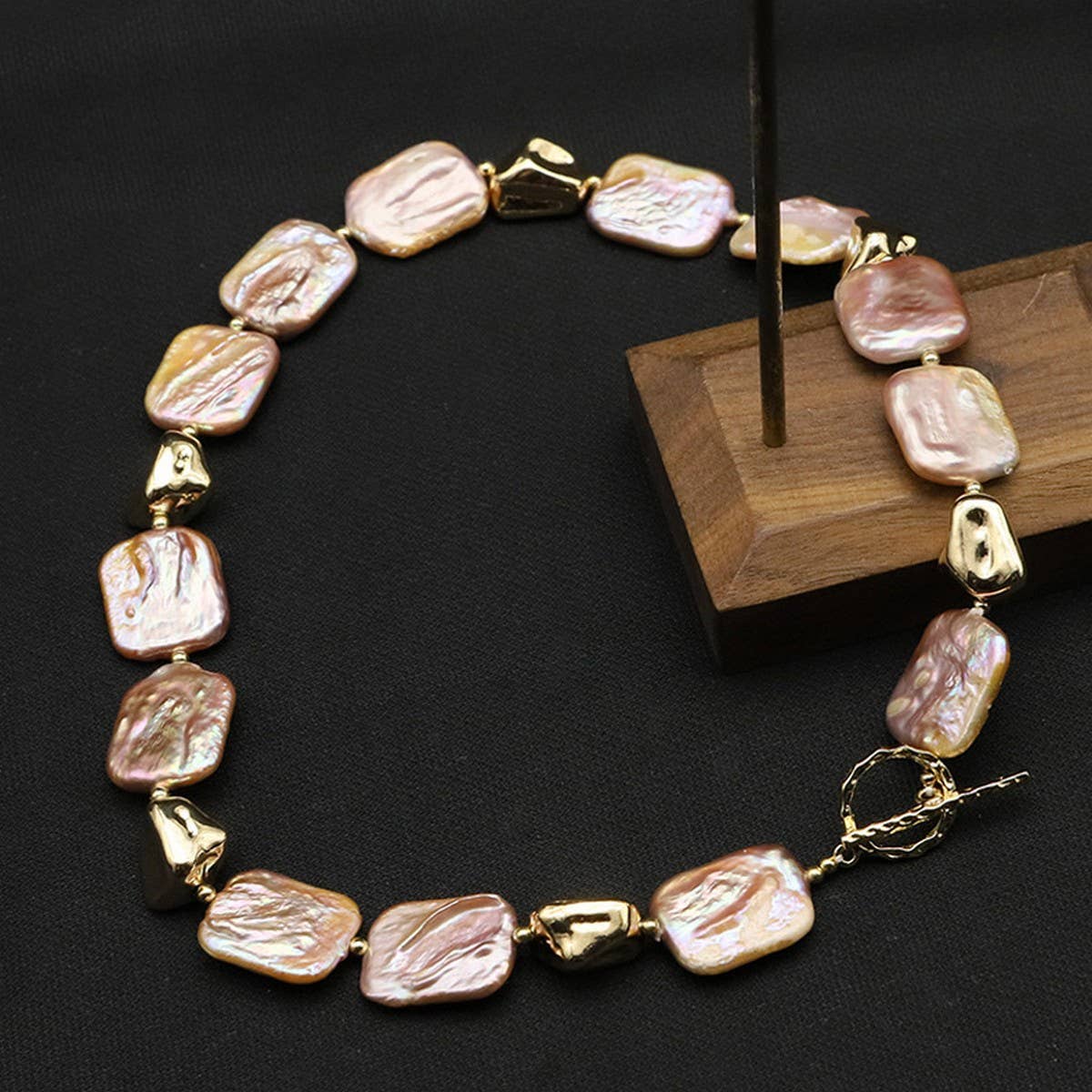 VERSATILE HIGH-END NATURAL PEARL NECKLACE