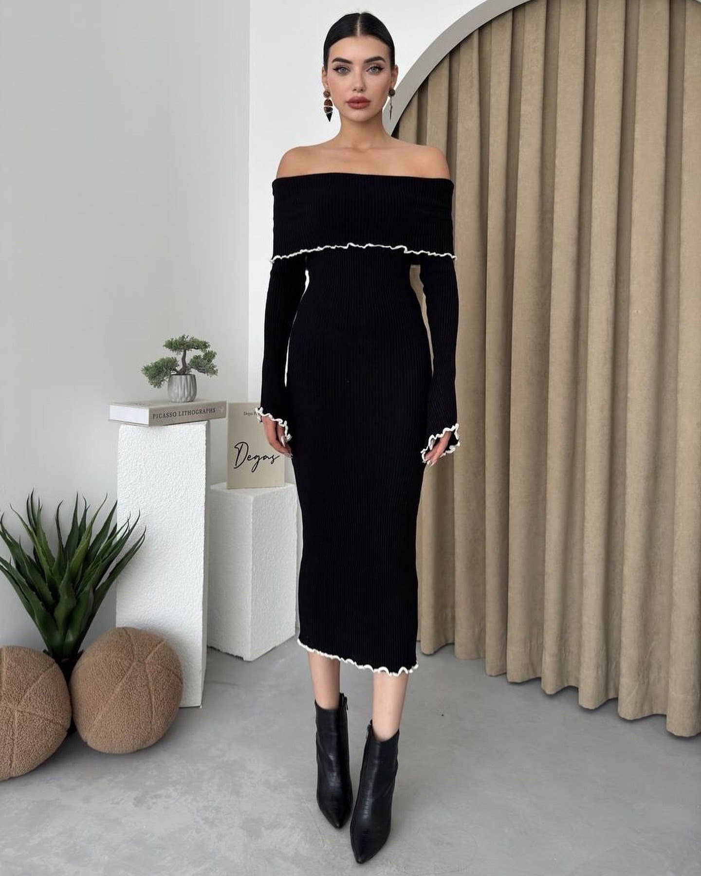 WOODEN EAR EDGE COLOR CONTRAST SHEATH DRESS