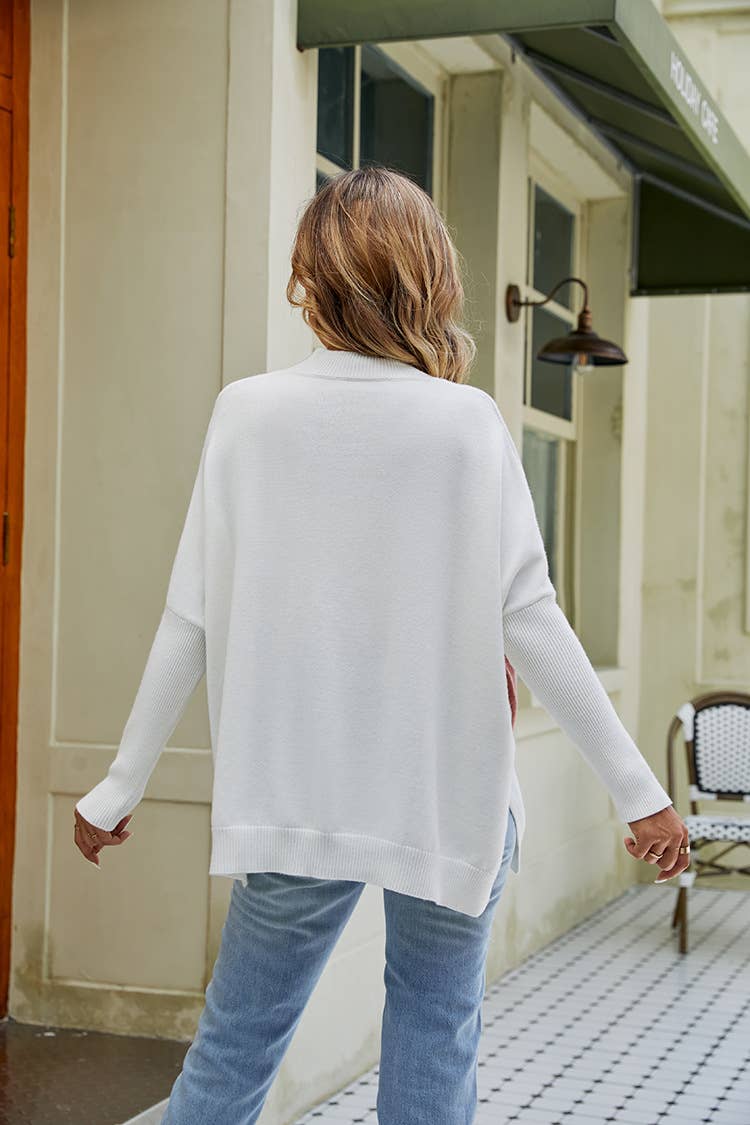 LONG SLEEVE KNIT SWEATER WITH CONTRASTING COLOR