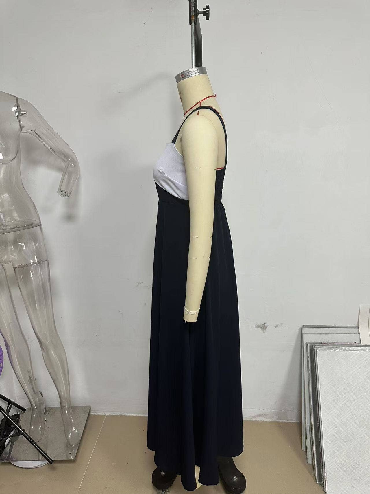 Fashionable vacation-style color-blocked dress