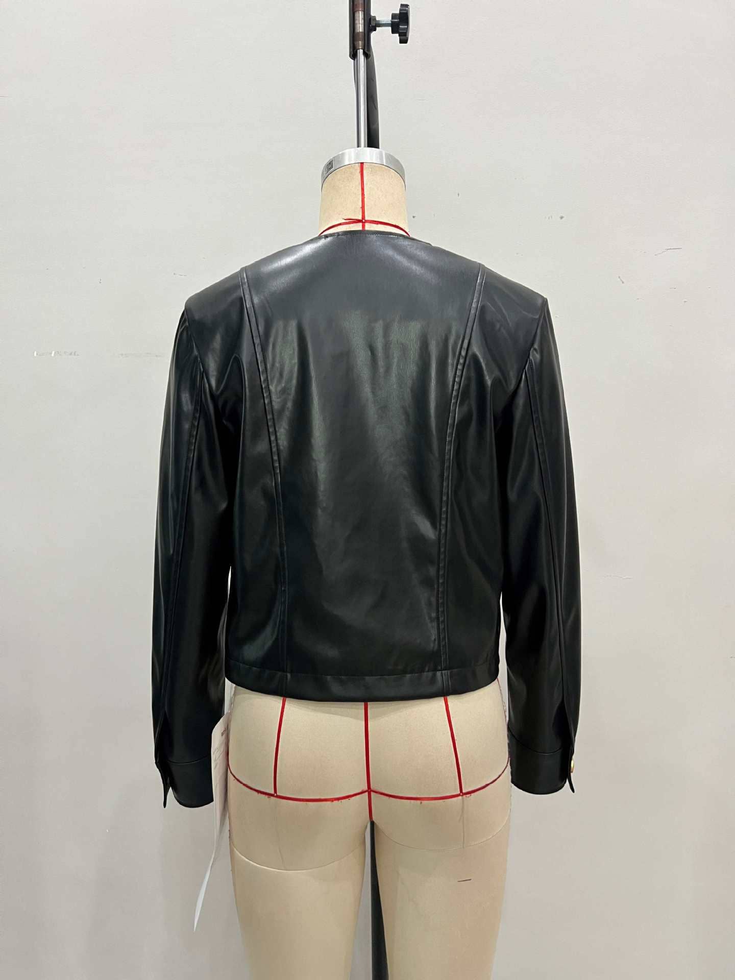 Round-neck single-breasted leather jacket