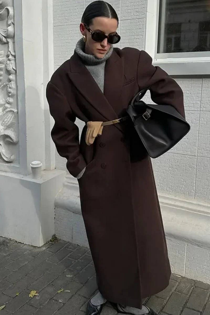 CWOCO1071_DOUBLE-BREASTED COAT WITH PADDED SHOULDERS