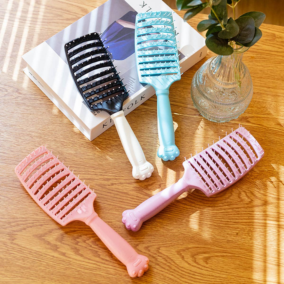 WOMEN WIDE-TOOTHED HAIR COMB WITH FLUFFY STYLING