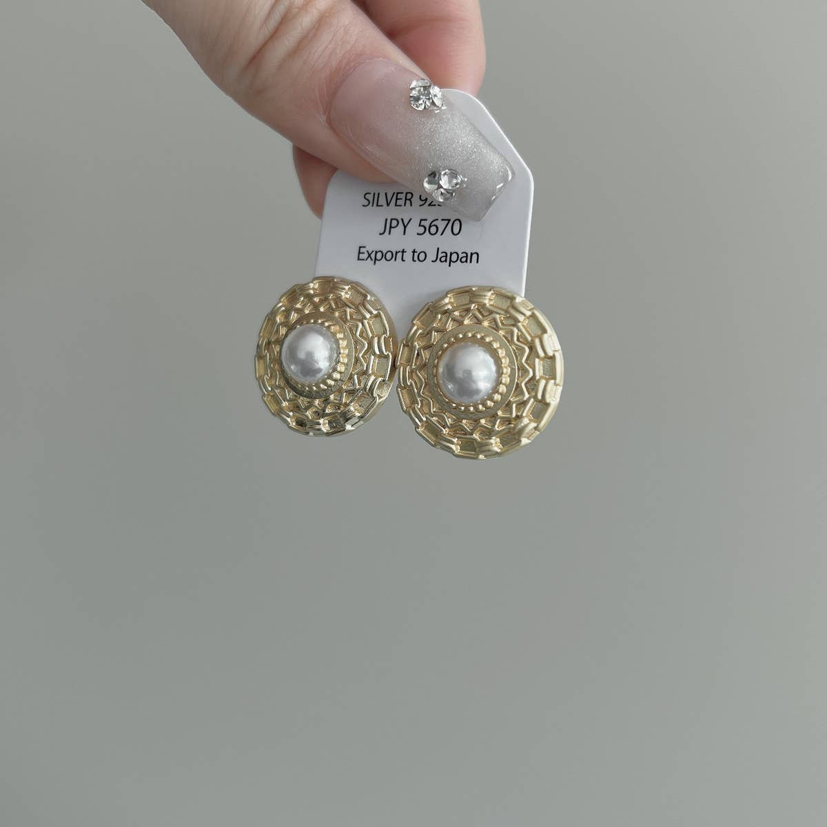 FASHIONABLE DISC PEARL EARRINGS