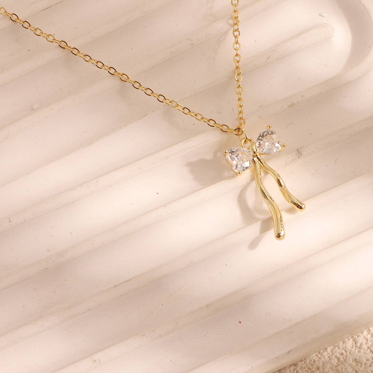 Copper-plated bow collarbone necklace