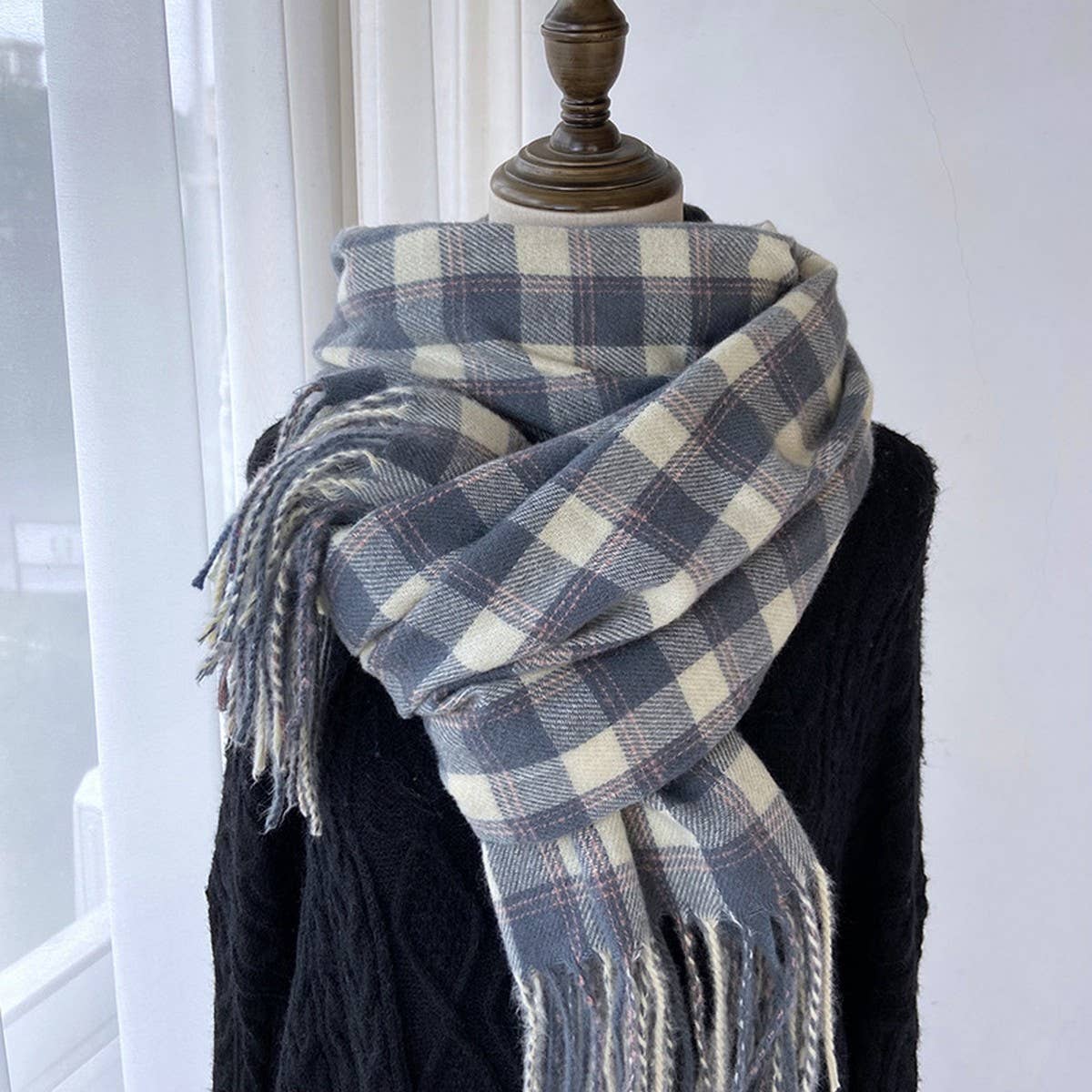 Plaid Tassel Scarf for Women - Retro Winter Warmth_CWASC1454