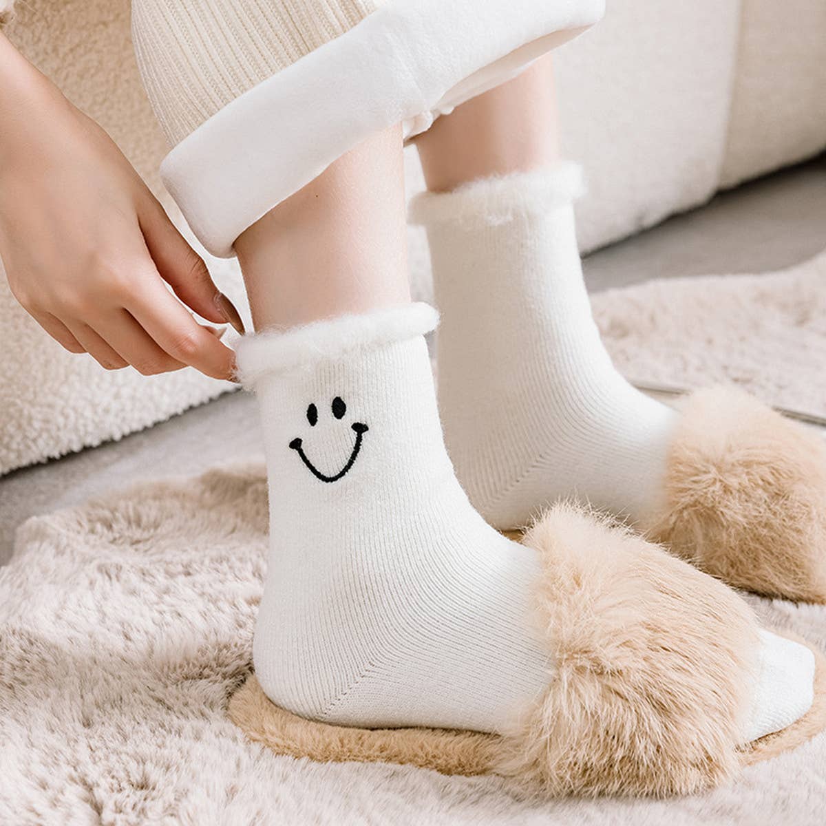 2024 NEW THICKENED SMILEY FACE EMBROIDERED SOCKS_CWMS0891