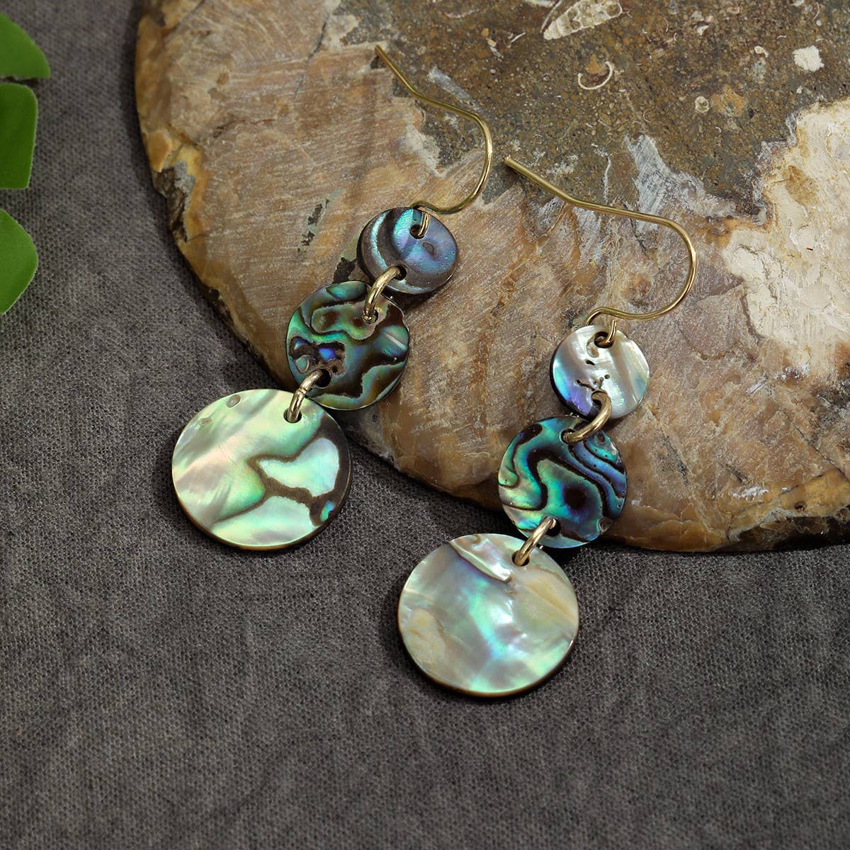 HIGH-QUALITY NATURAL ABALONE PENDANT EARRINGS