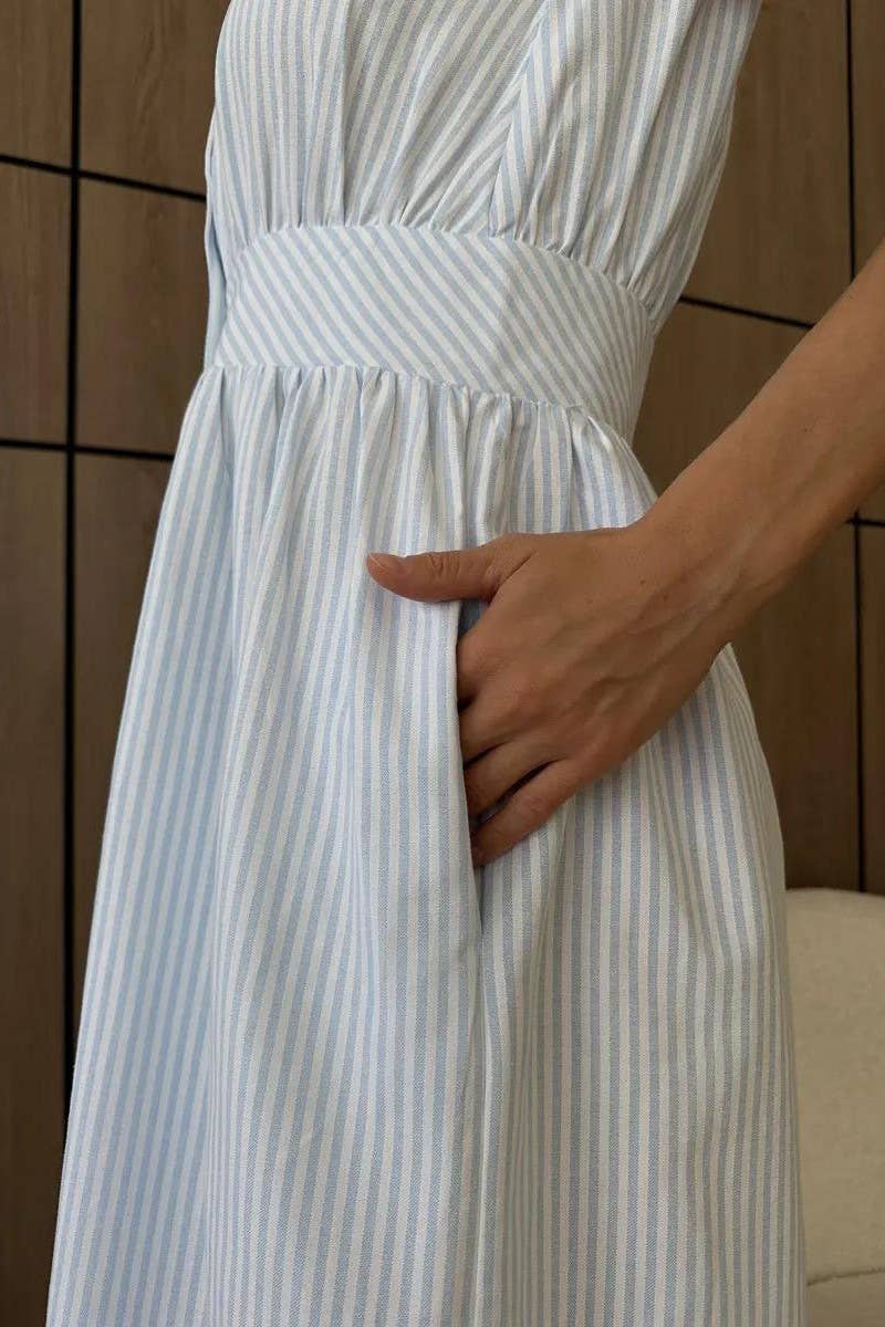 CWDMD6400_STRIPED PLEATED V-NECK SLIT WAIST DRESS