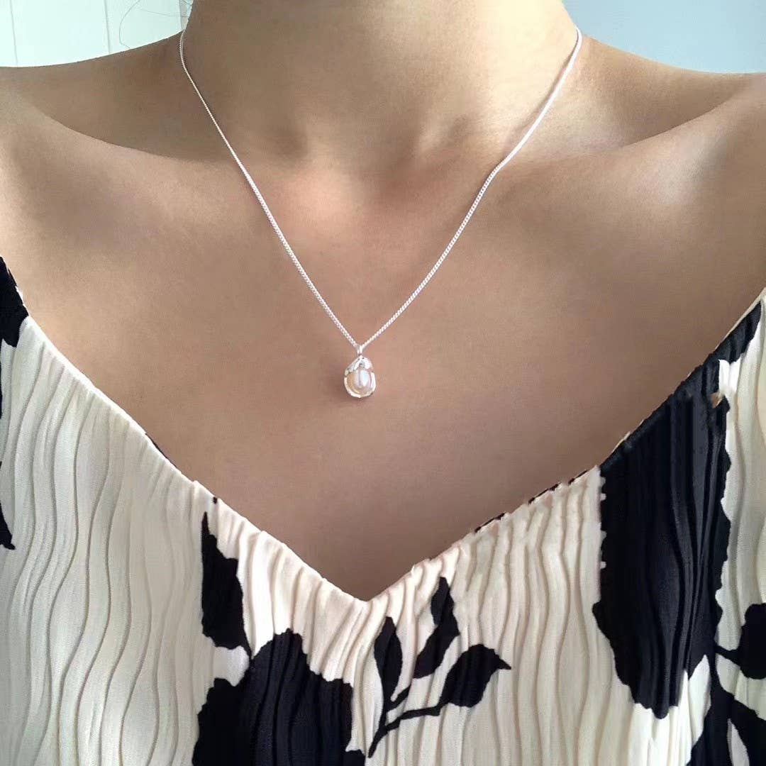 Fashionable Bahak freshwater pearl necklace