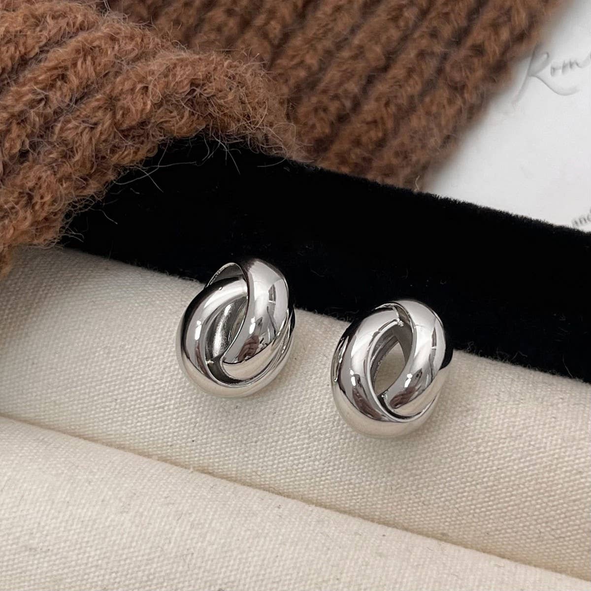 VINTAGE HIGH-GRADE METAL GEOMETRIC HOOP EARRINGS