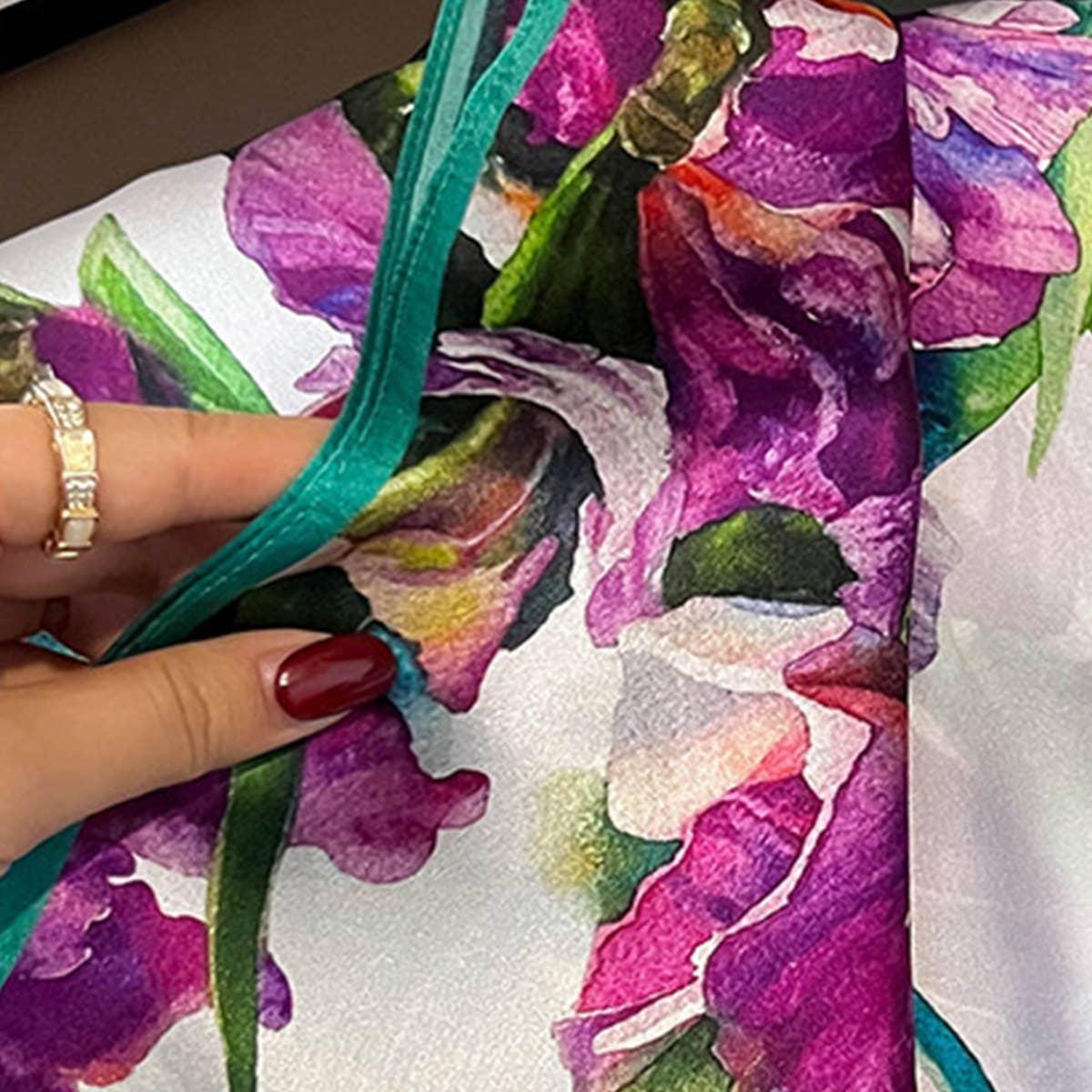 100% Mulberry Silk Purple Floral Twill Square Scar_CWASC0557