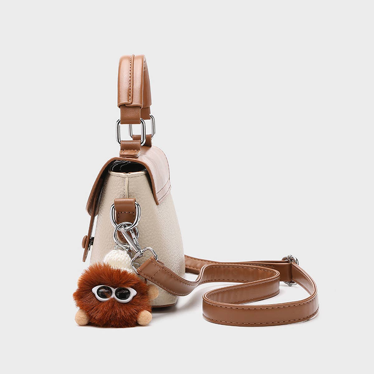 VERSATILE AND REFRESHING SHOULDER BAG WITH PENDANT_CWAB2980