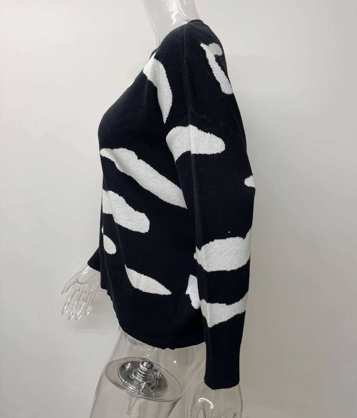 Round-neck cloud jacquard knitted sweater