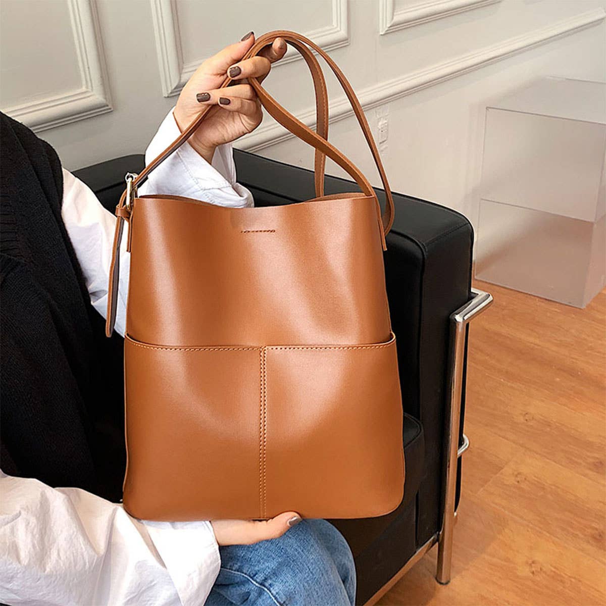 WOMEN LARGE-CAPACITY DESIGN SLUNG BUCKET BAG_CWAB0961