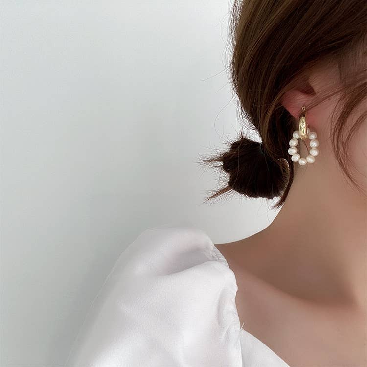 Simple versatile and retro-styled pearl earrings