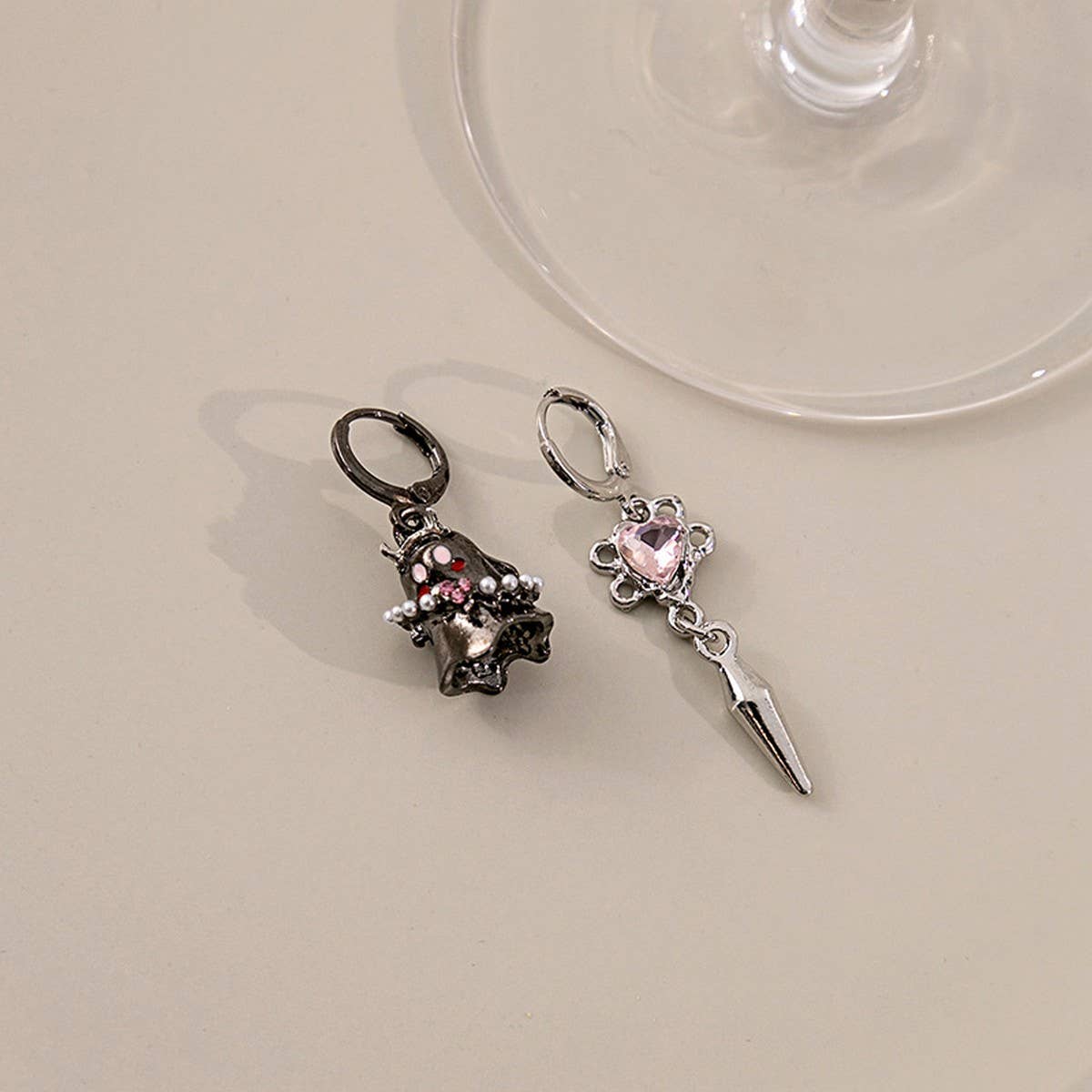 HALLOWEEN FUNNY LITTLE GHOST PEARL EARRINGS