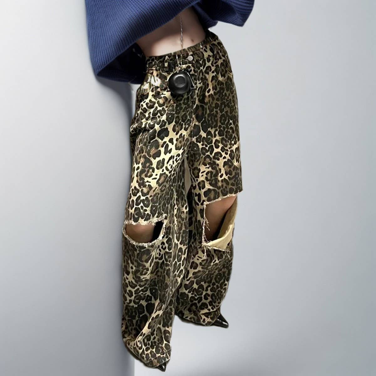 WOMENS LEOPARD PRINT DISTRESSED LOOSE FITTING JEANS