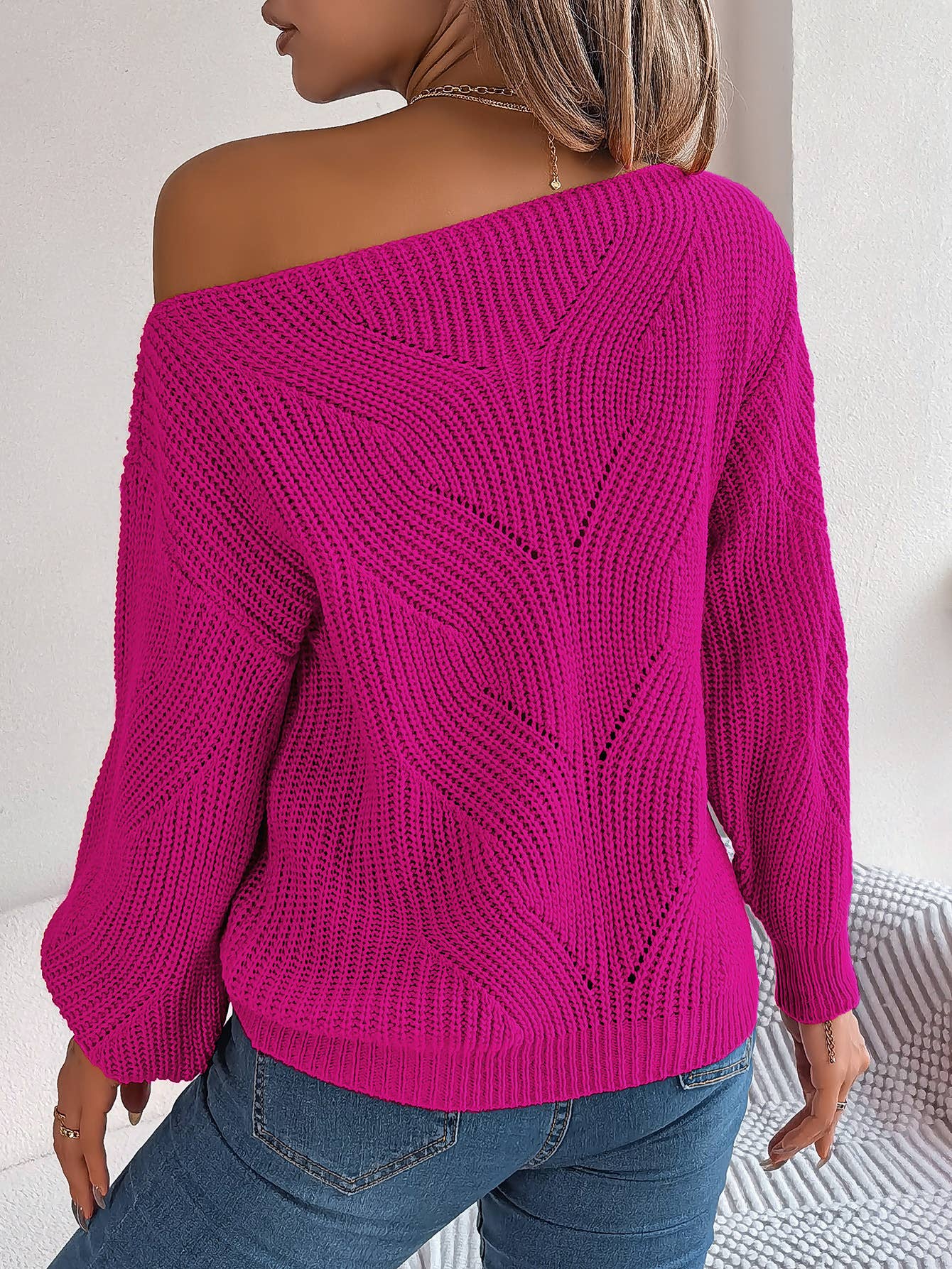 LINE-NECK LANTERN SLEEVE KNIT SWEATER