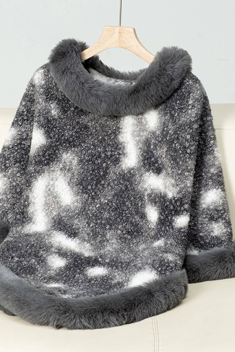 CWOSWS0092_LEOPARD PRINT KNITTED CAPE WITH FUR COLLAR