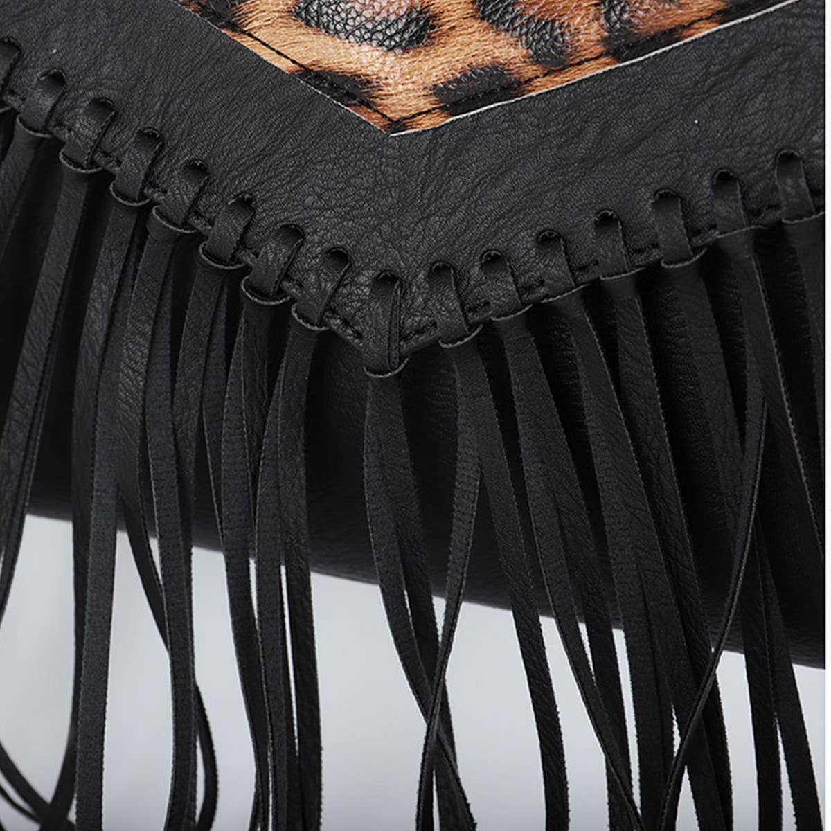 CWAB4565_LEOPARD PRINT TASSEL CHAIN SHOULDER BAG