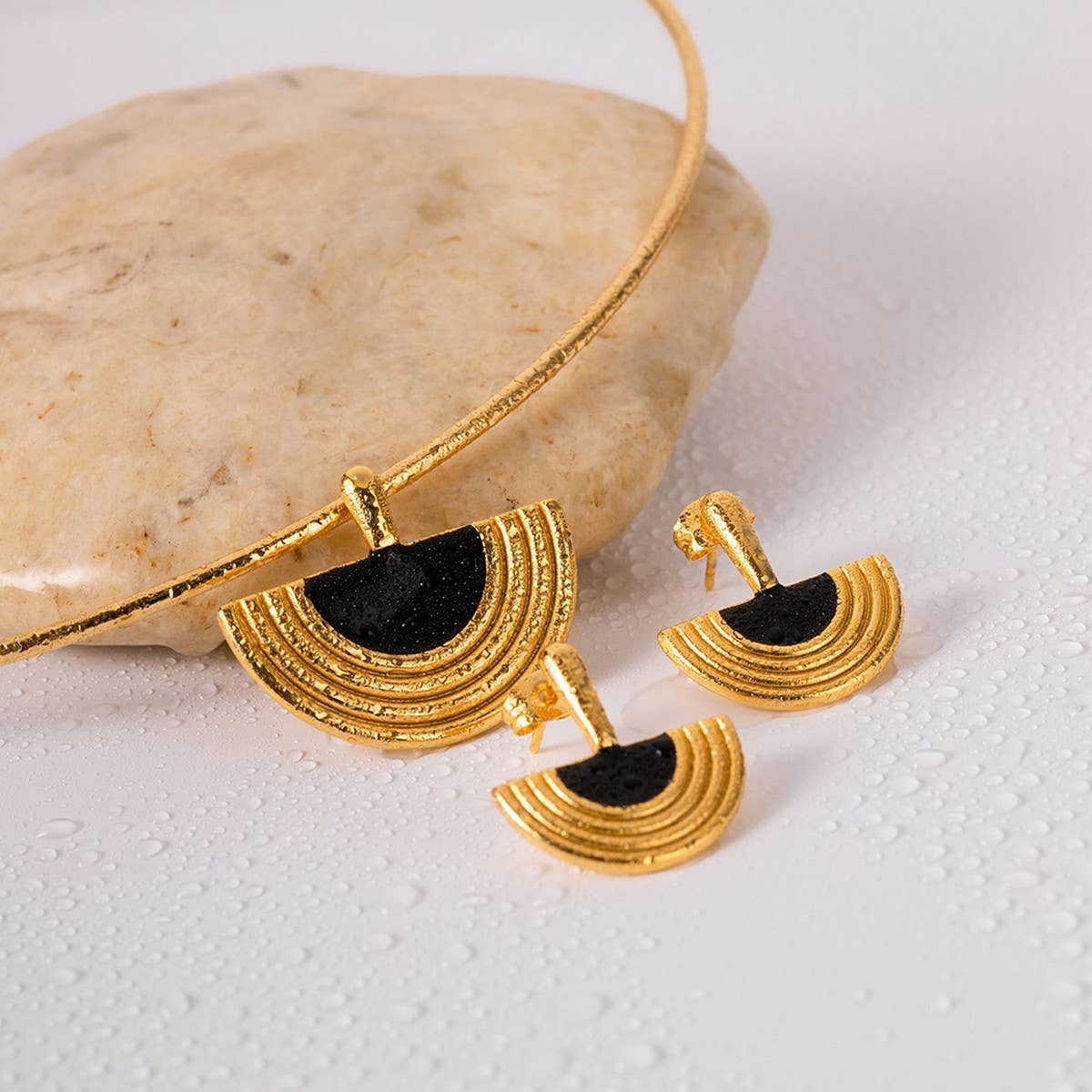 CLASSIC RETRO HALF DISC PATTERN EARRINGS