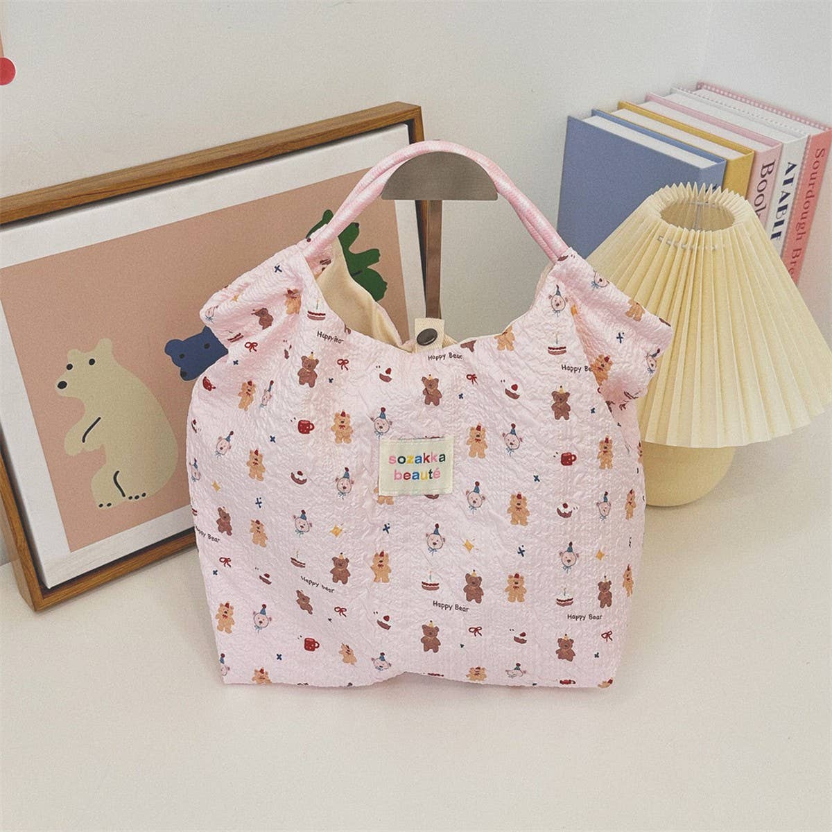 CWAB3909_CARTOON EMBOSSED CANVAS COMMUTER HANDBAG