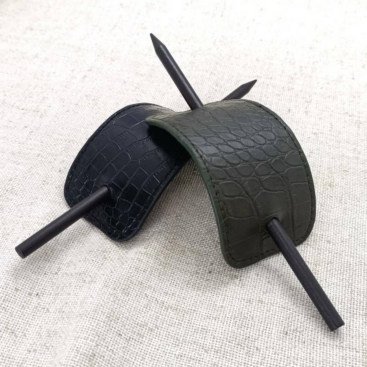 Elegant Vintage Croc Pattern Hair Stick