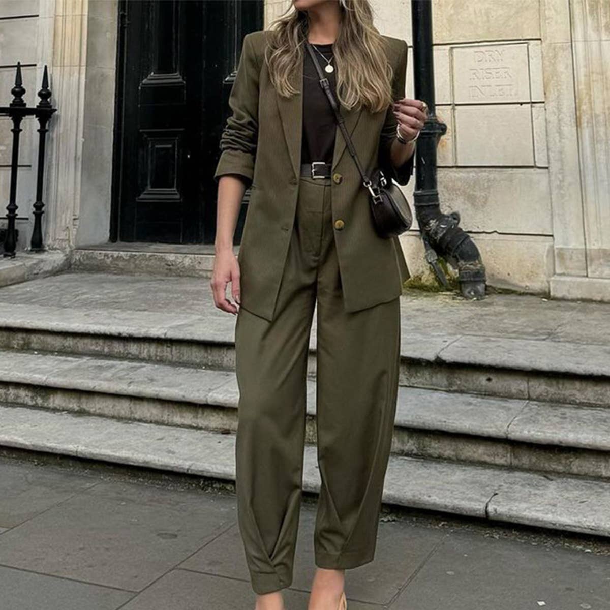 SOLID COLOR SINGLE-BREASTED TWO-PIECE SUIT