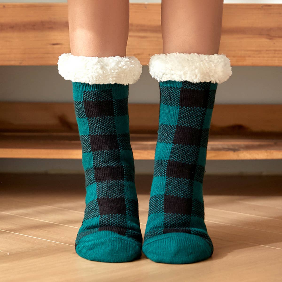 WARM CHRISTMAS PLAID PLUSH INDOOR SLIPPERS