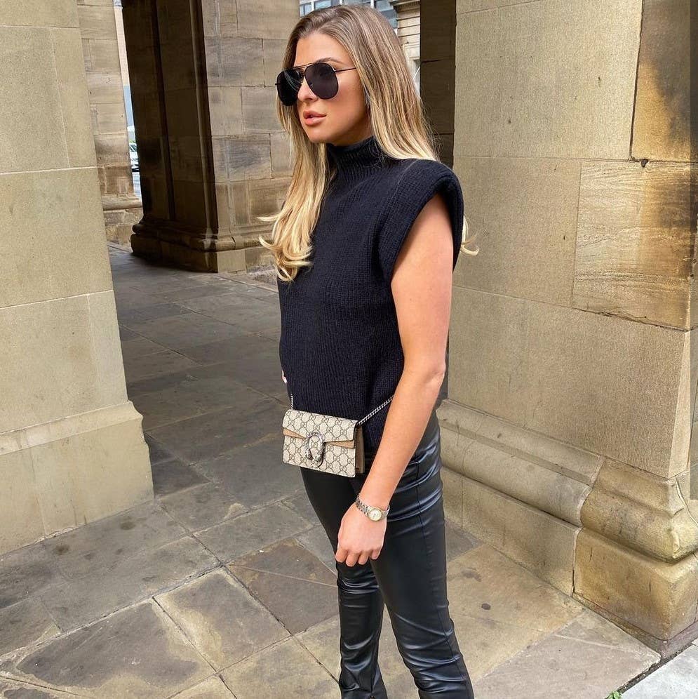 SOLID SLEEVELESS TURTLENECK SHOULDER PAD SWEATER