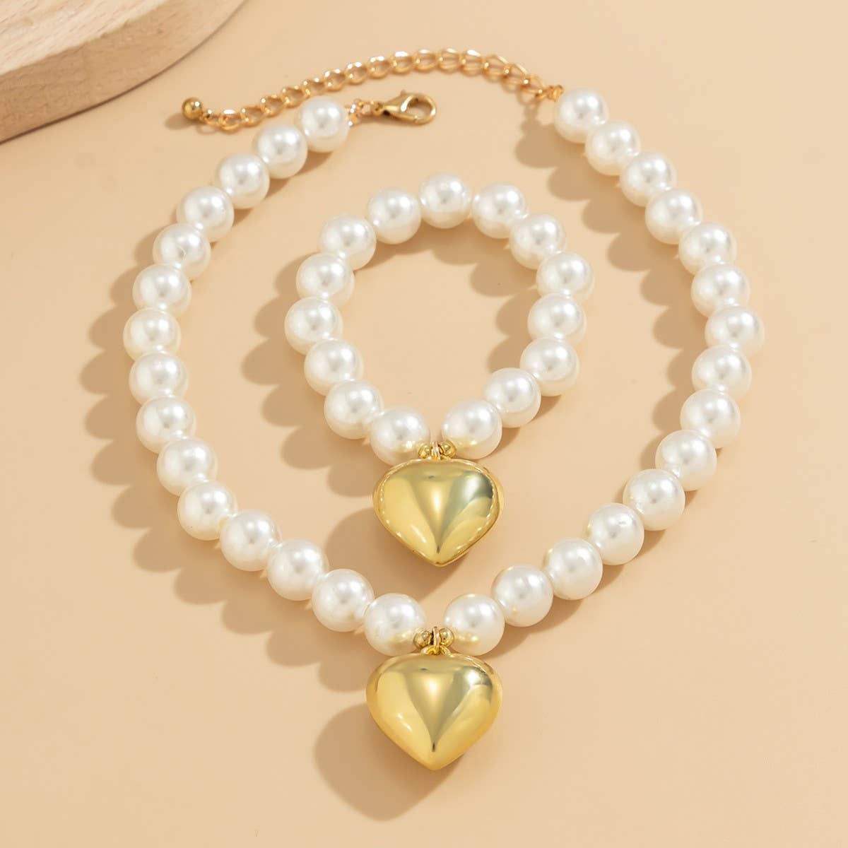 IMITATION PEARL HEART SHAPED PENDANT NECKLACE