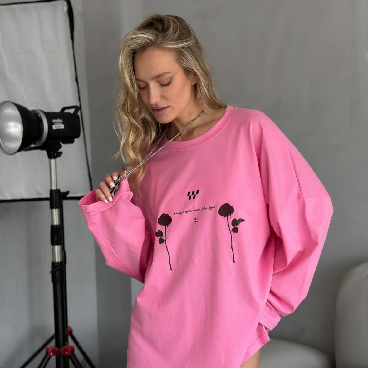 Round-neck rose printed long sleeve knit sweater