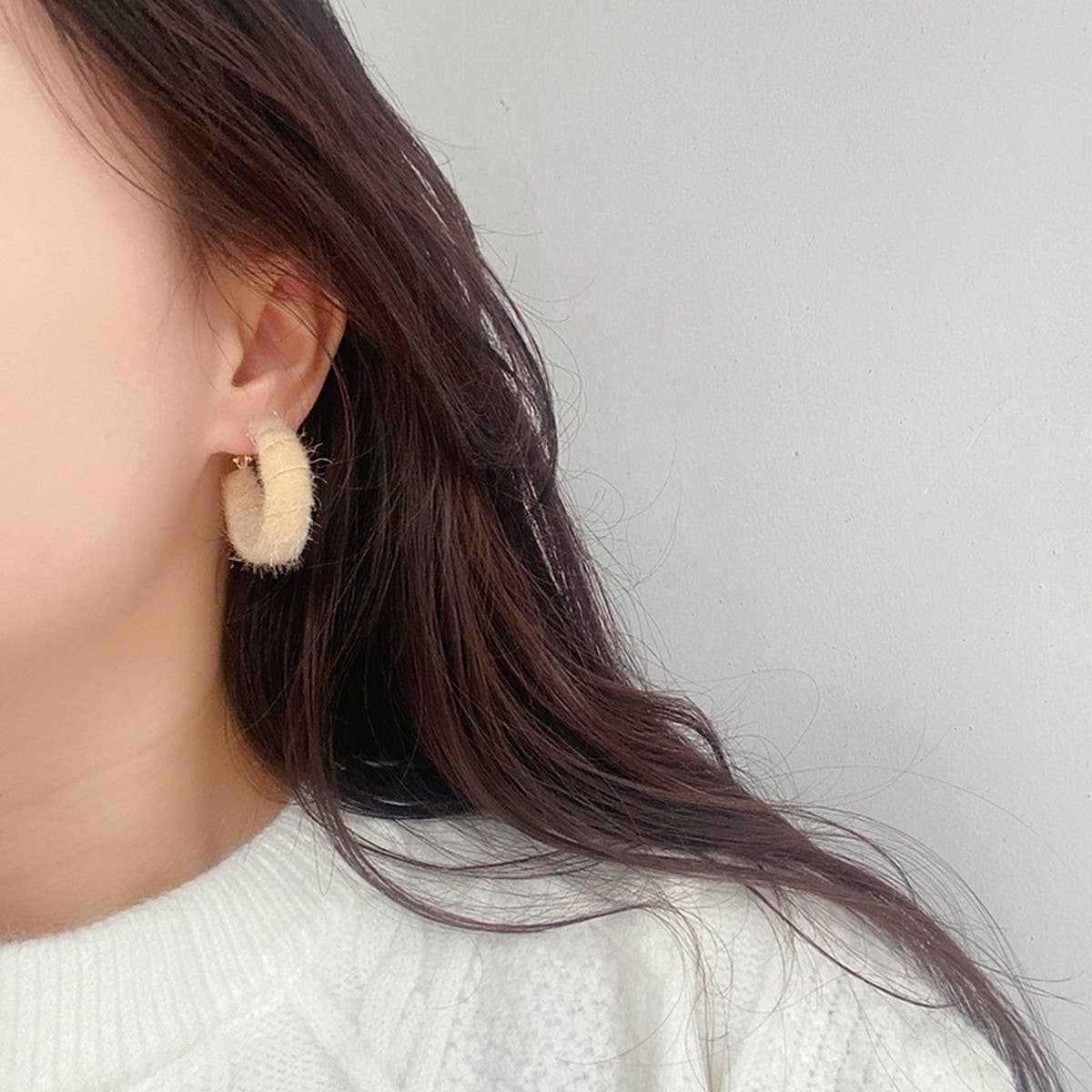 HONG KONG STYLE SHORT VELVET C HOOP EARRINGS