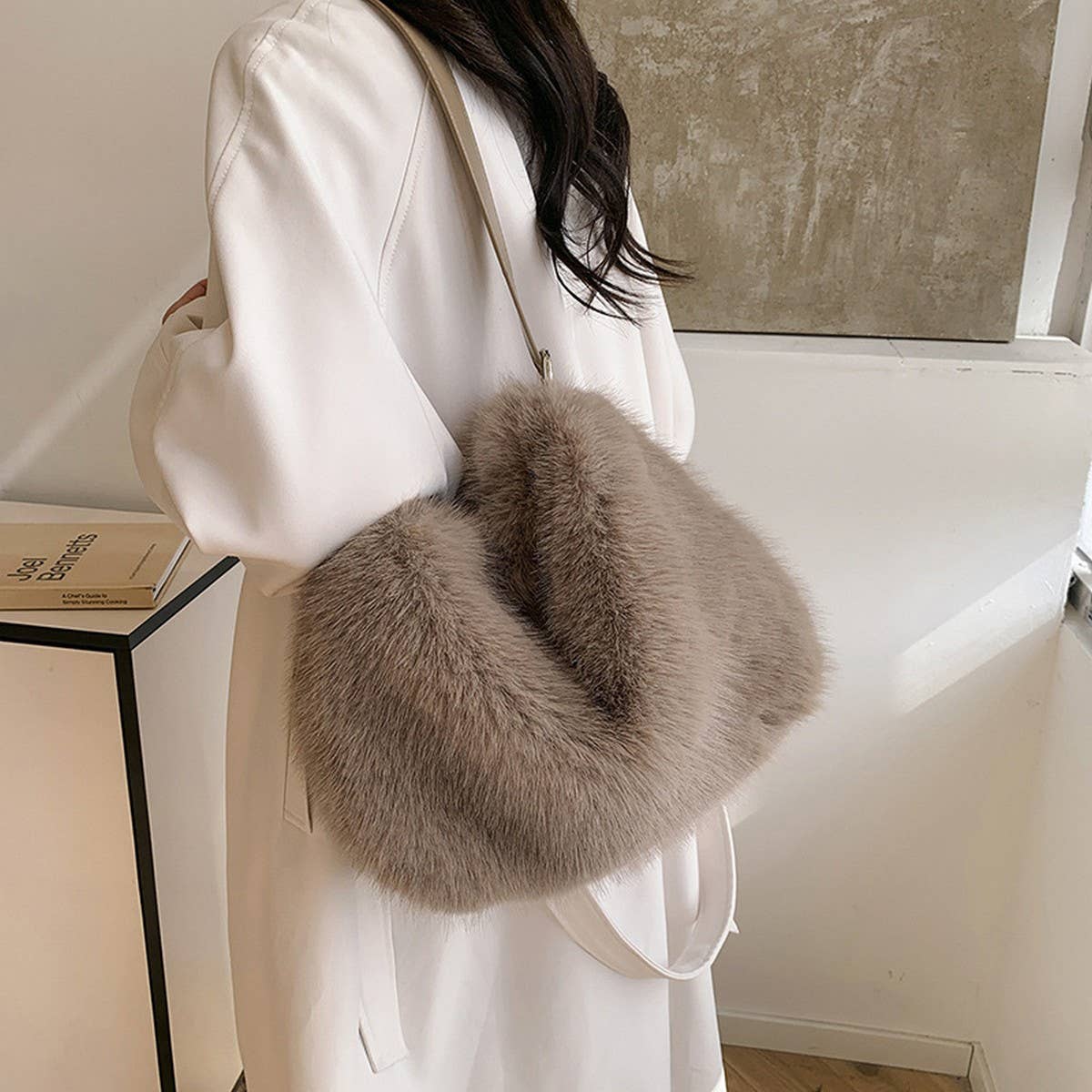 WINTER FAUX FOX FUR ONE SHOULDER FASHION PLUSH BAG_CWAB4009