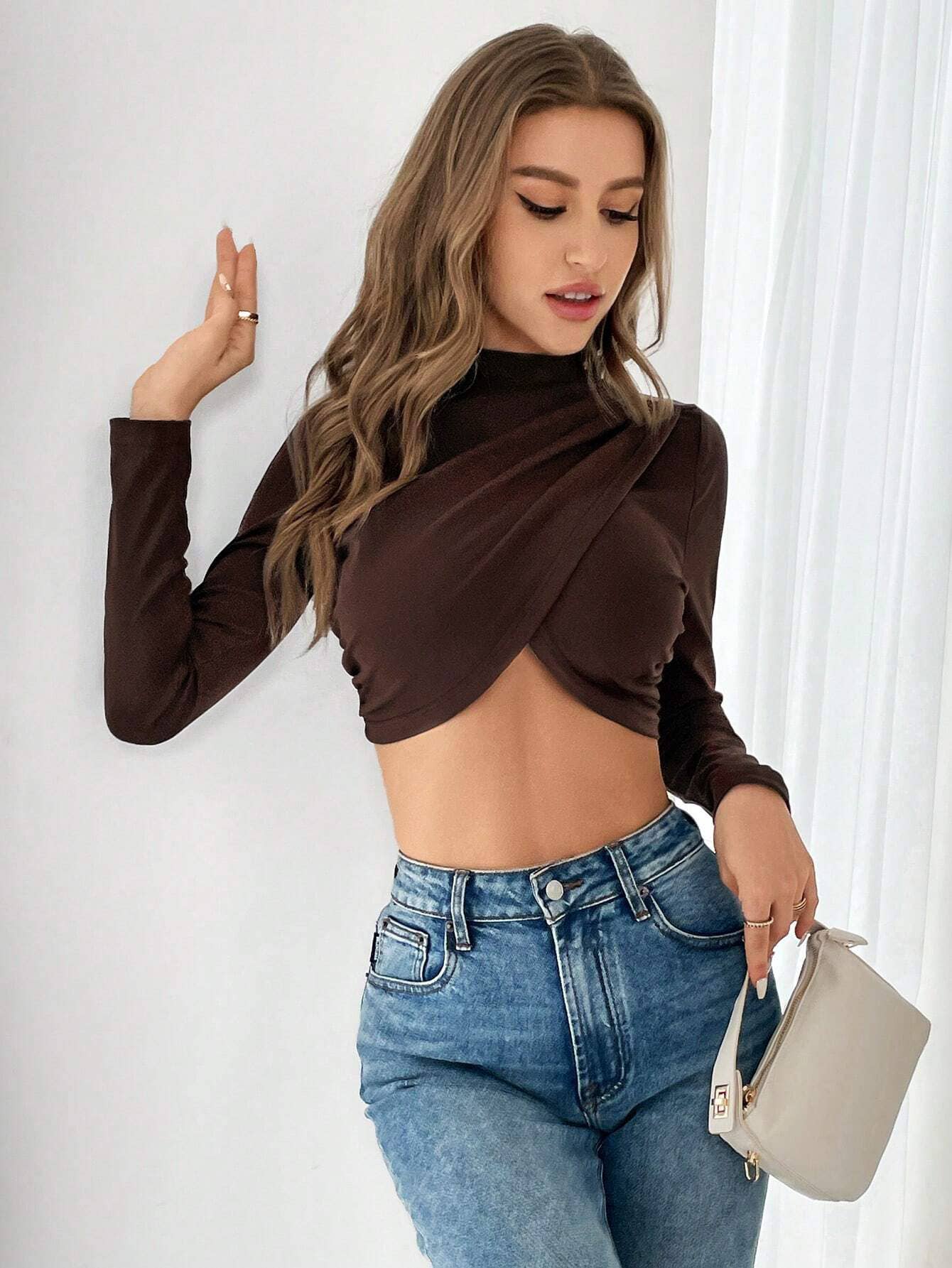 ULTRA SHORT HALF-NECK LONG-SLEEVE T-SHIRT