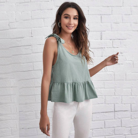 A loose vest with ruffled simple vacation style