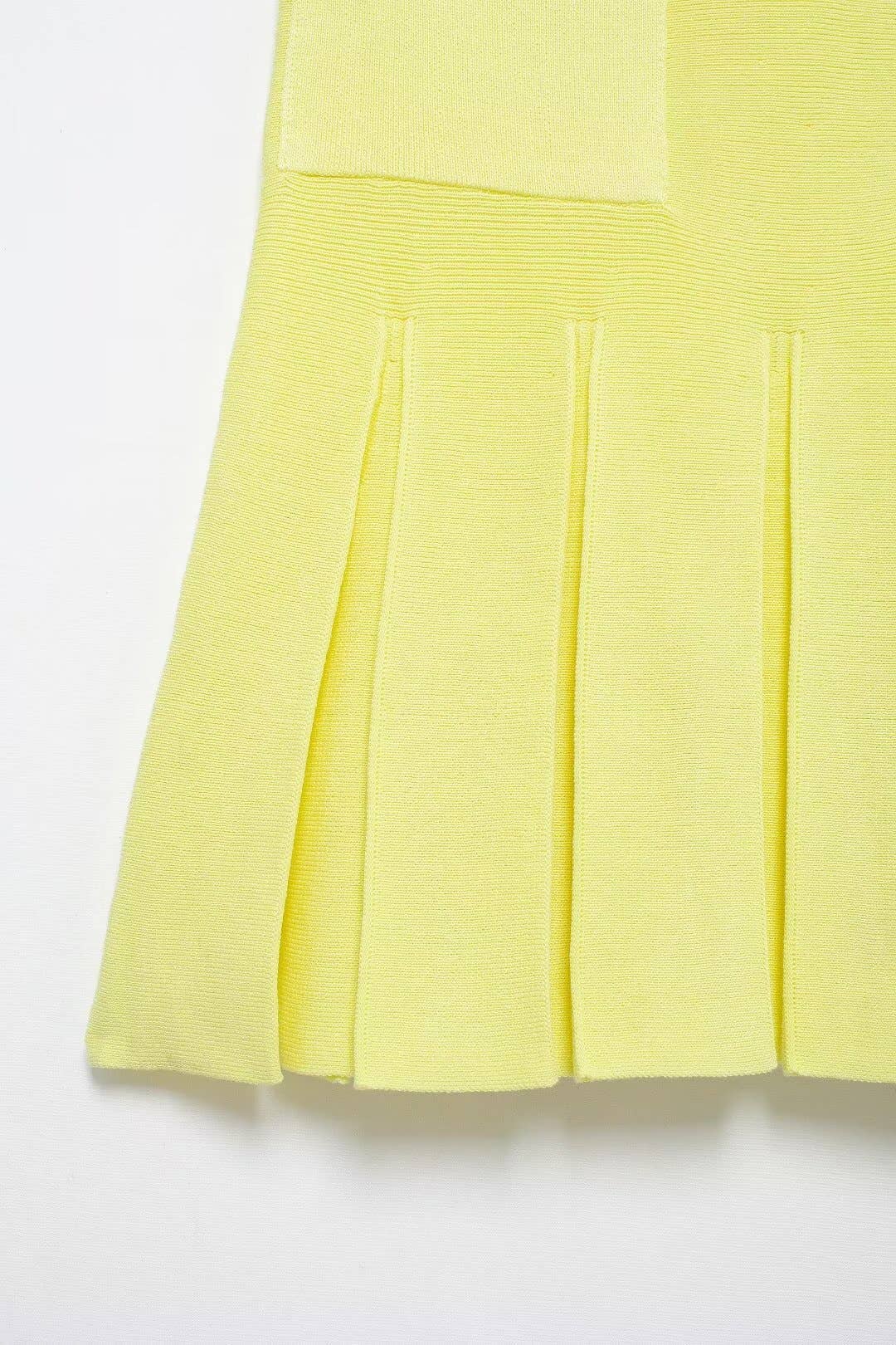 SLEEVELESS WIDE-PLEATED KNIT MINI DRESS