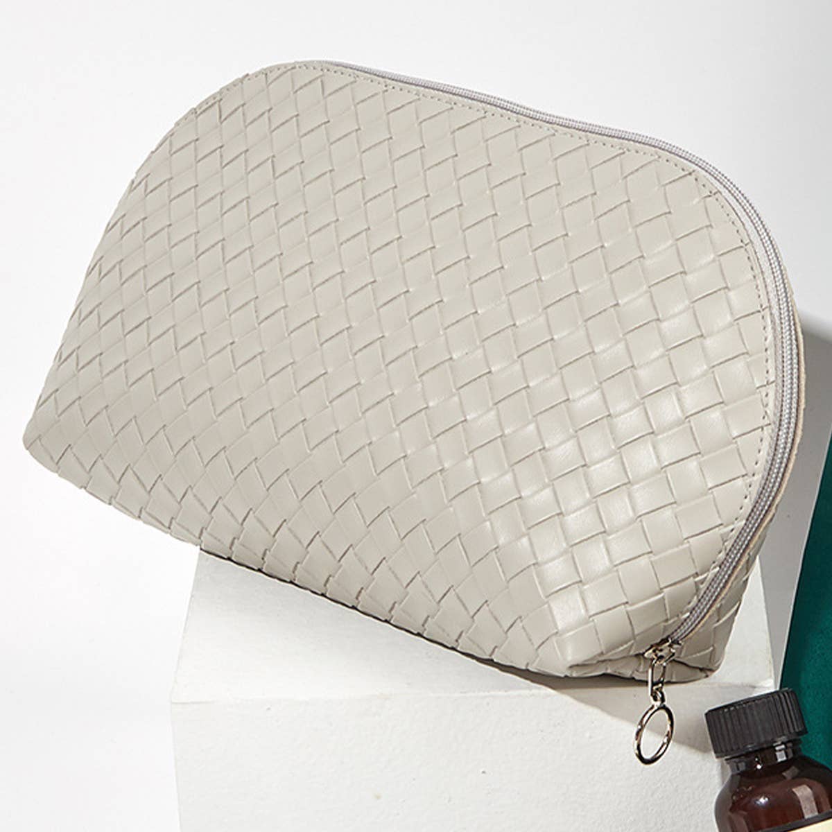 SIMPLE WOVEN WATERPROOF SHELL MAKEUP BAG_CWAB1436