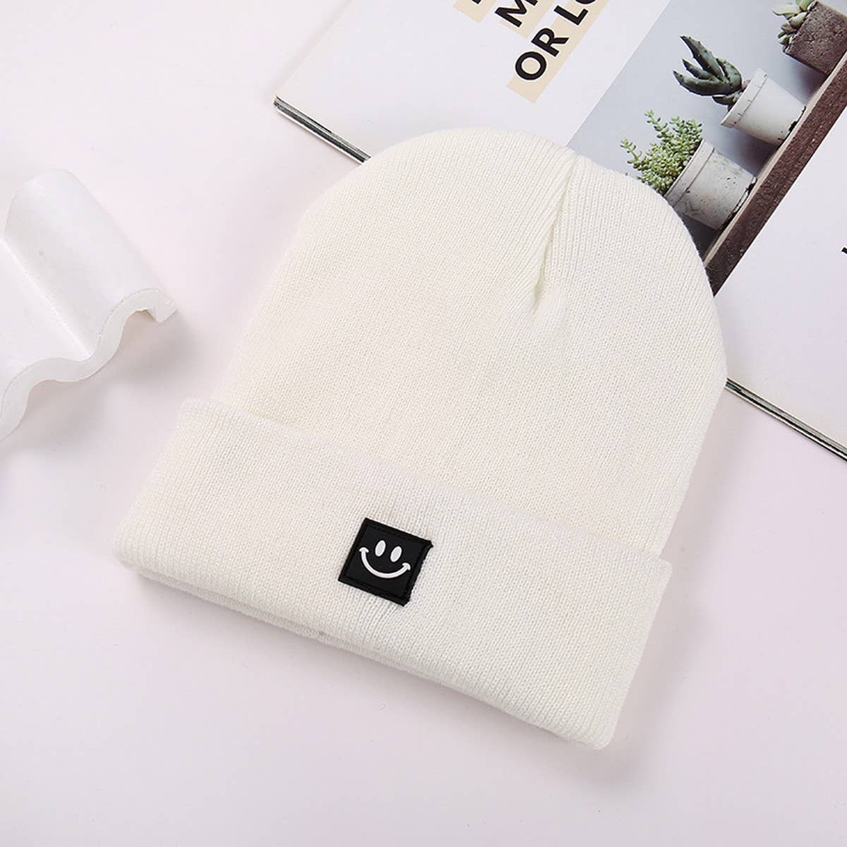 CWAH04343_SMILEY FACE PATCH KNIT BEANIE HAT