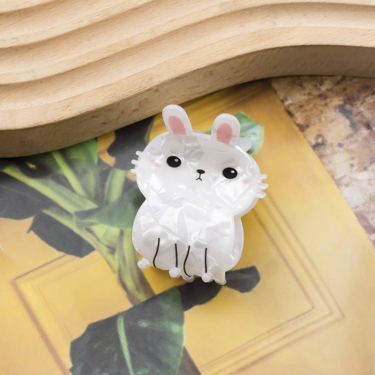 CWAHA1434_WHITE CARTOON RABBIT HAIR CLAW CLIP