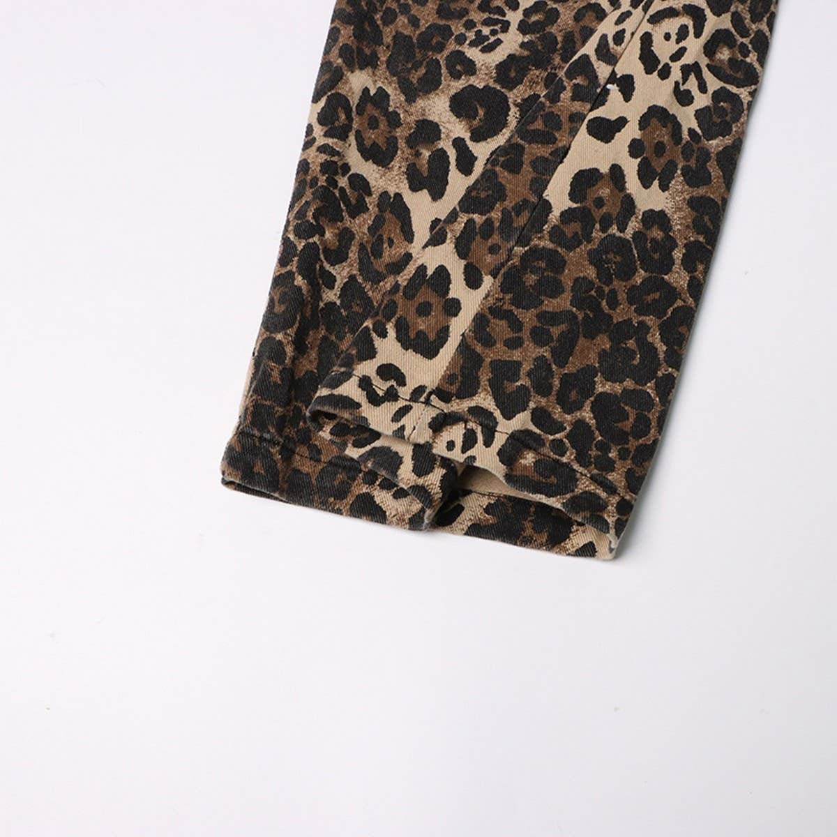 WOMENS LEOPARD PRINT DISTRESSED LOOSE FITTING JEANS