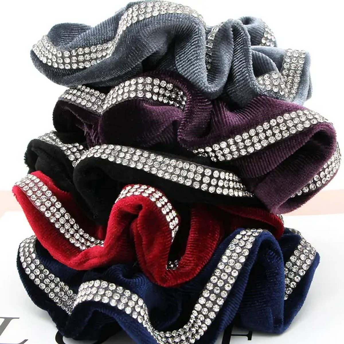 SOLID COLOR  VELVET SCRUNCHIE_CWAHA0173