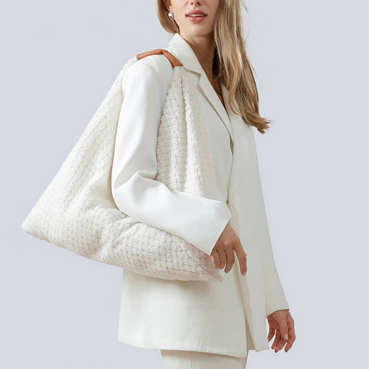 SIMPLE PORTABLE TRIANGLE SHOULDER BAG_CWAB2005