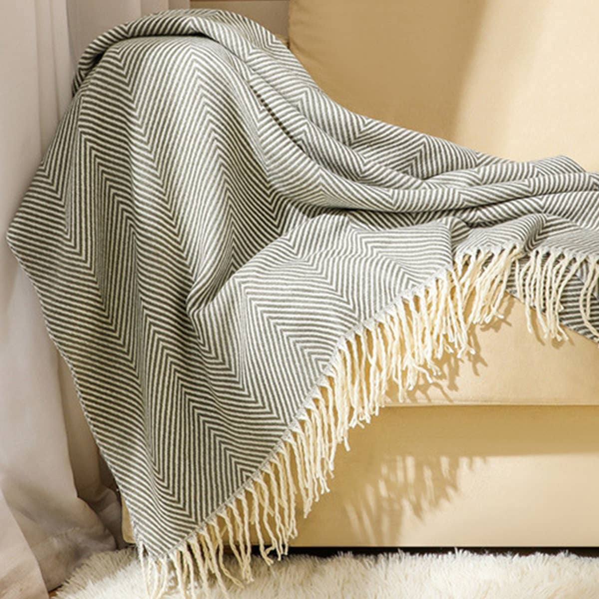 LIGHTWEIGHT COZY WOVEN BLANKET WITH TASSELS